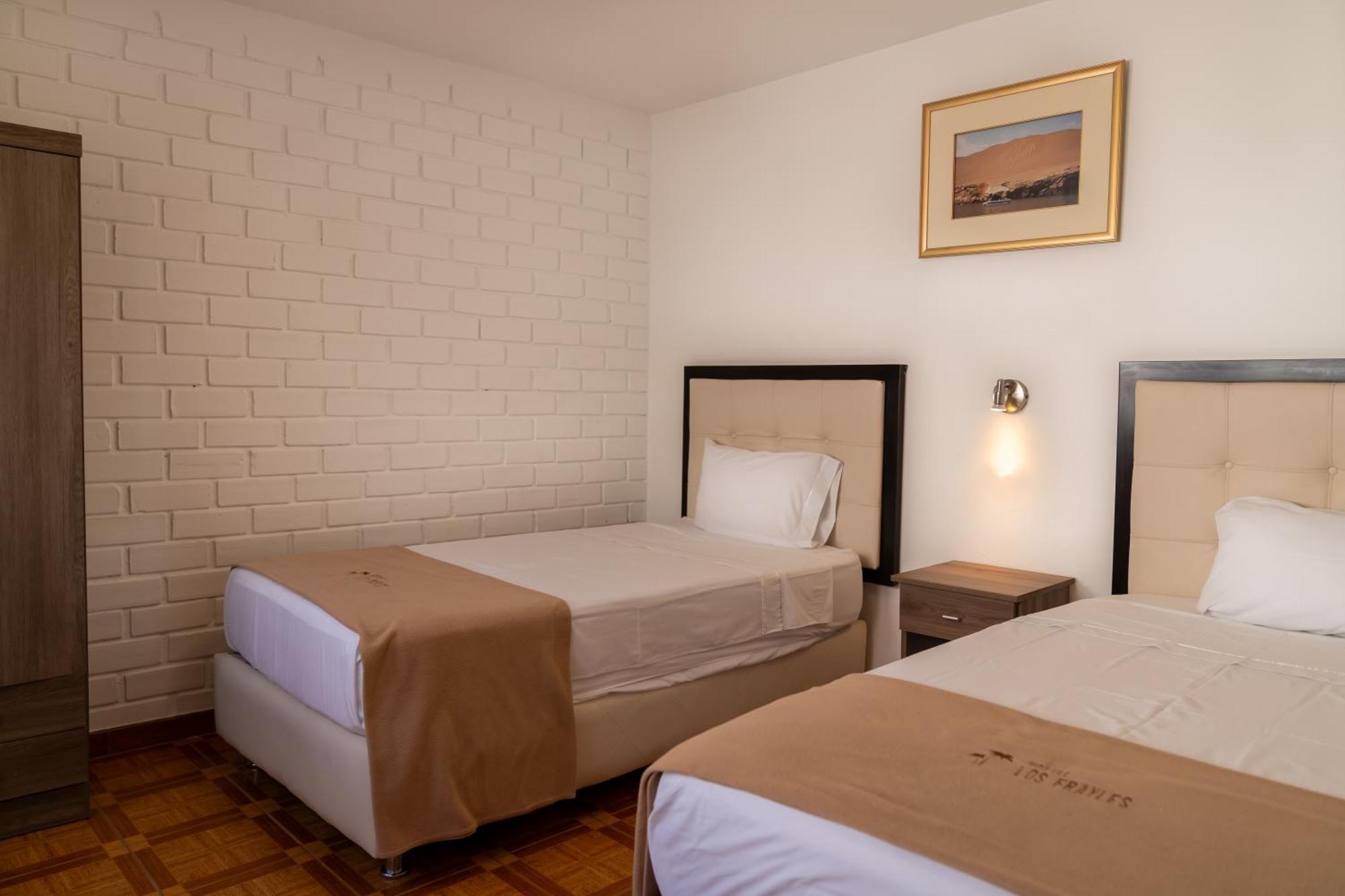 Hostal Los Frayles Paracas Exterior foto